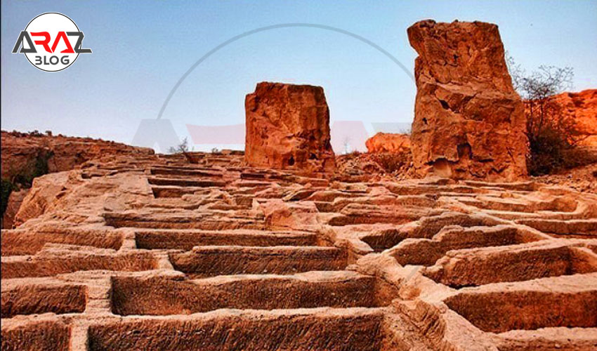 گورستان صخره ای سیراف بوشهر 2 جاذبه های گورستان صخره ای بوشهر