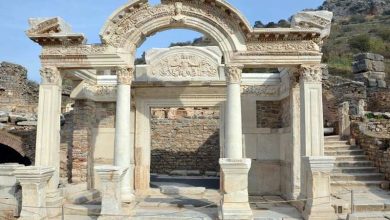 سفری به گذشته با گشتی در معبد هادریان 2 سفری به گذشته با گشتی در معبد هادریان